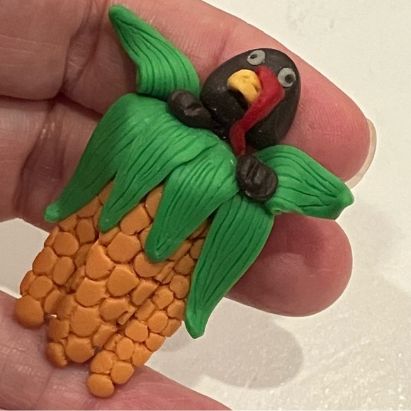 Hand Crafted Thanksgiving Brooch - Picture 2 of 5